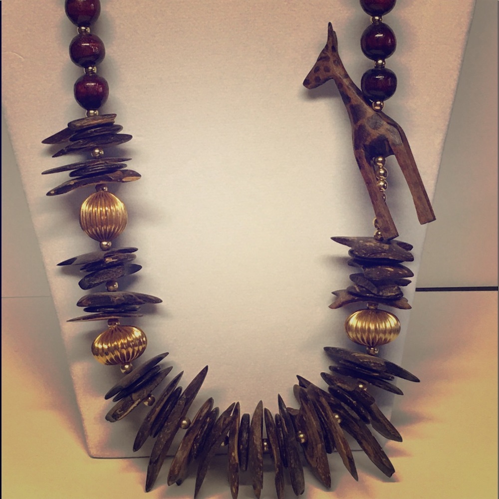 Wooden giraffe and bead necklace